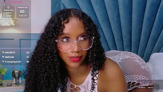 Snapshot of Chloe-Rose- chatting on June 5, 6:52 am Chloe-Rose- online show from June 5, 6:52 am