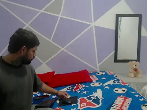 Snapshot of couple__hott069 chatting on March 3, 6:31 am couple hott069 online show from March 3, 6:31 am