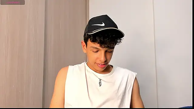 Maxfrost1 online show from February 22, 8:32 pm