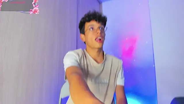 Maxfrost1 online show from April 19, 3:07 am