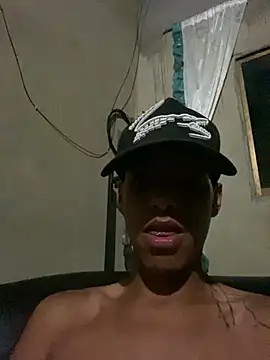 Snapshot of Alee_2005 chatting on March 1, 8:47 am Alee 2005 online show from March 1, 8:47 am