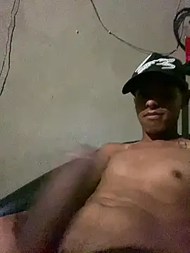 Snapshot of Alee_2005 chatting on February 27, 6:35 am Alee 2005 online show from February 27, 6:35 am