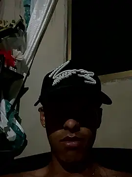 Snapshot of Alee_2005 chatting on March 3, 6:31 am Alee 2005 online show from March 3, 6:31 am