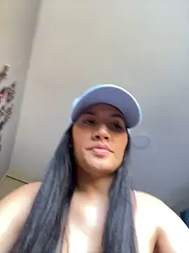 Violett Rosse  online show from April 9, 6:47 pm