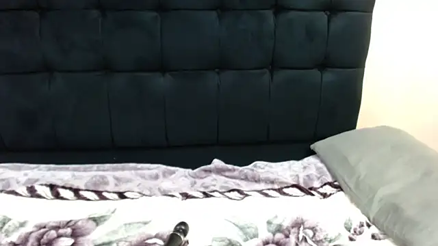 OnionBooty3573 online show from May 7, 8:01 pm