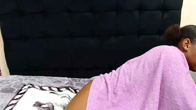 OnionBooty3573 online show from May 1, 9:42 pm