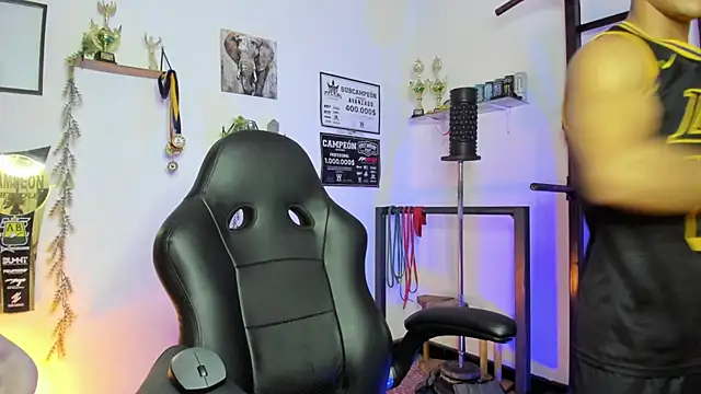 Rob zaens33 online show from April 14, 2:44 pm