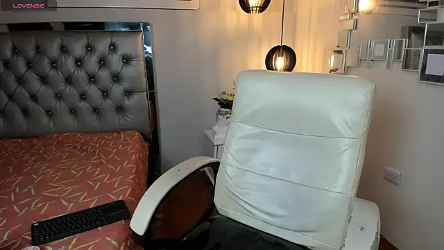 Snapshot of mila_quin chatting on May 26, 8:07 pm mila quin online show from May 26, 8:07 pm