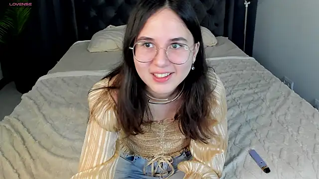 leylamirage online show from March 12, 12:20 pm