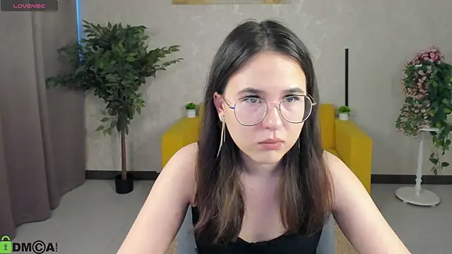 leylamirage online show from March 31, 12:18 pm