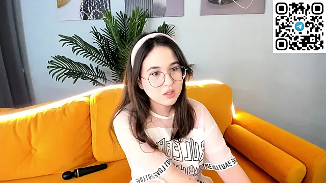 Snapshot of leylamirage chatting on June 24, 12:26 pm leylamirage online show from June 24, 12:26 pm