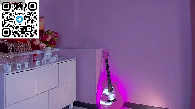 Snapshot of leylamirage chatting on February 21, 12:29 pm leylamirage online show from February 21, 12:29 pm