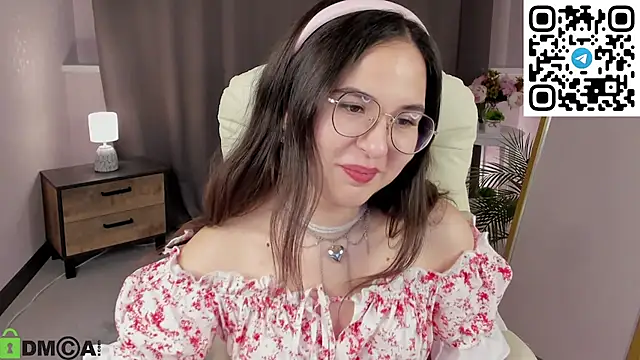 Snapshot of leylamirage chatting on February 20, 2:08 pm leylamirage online show from February 20, 2:08 pm