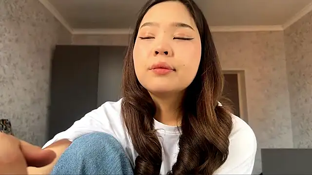 Snapshot of RegenaLandauer chatting on March 2, 7:15 am RegenaLandauer online show from March 2, 7:15 am