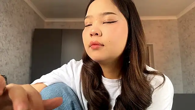 Snapshot of RegenaLandauer chatting on March 2, 6:47 am RegenaLandauer online show from March 2, 6:47 am