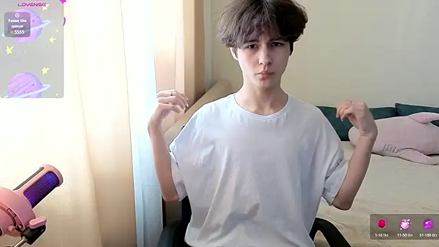  LukaHayes  online show from March 4, 11:07 am