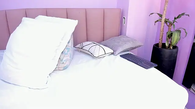 camila scoth online show from April 1, 1:41 pm