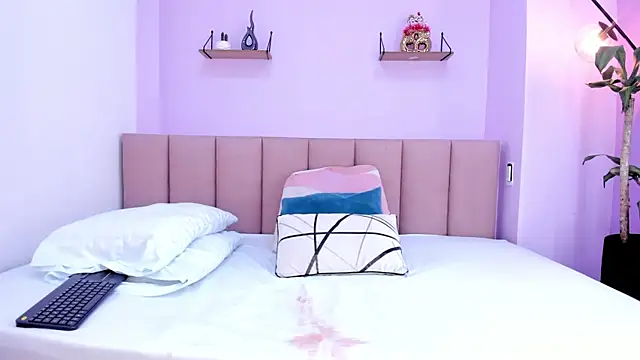 Snapshot of camila_scoth chatting on April 30, 12:12 pm camila scoth online show from April 30, 12:12 pm