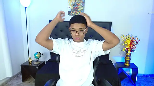 liiam3 online show from April 7, 9:16 pm