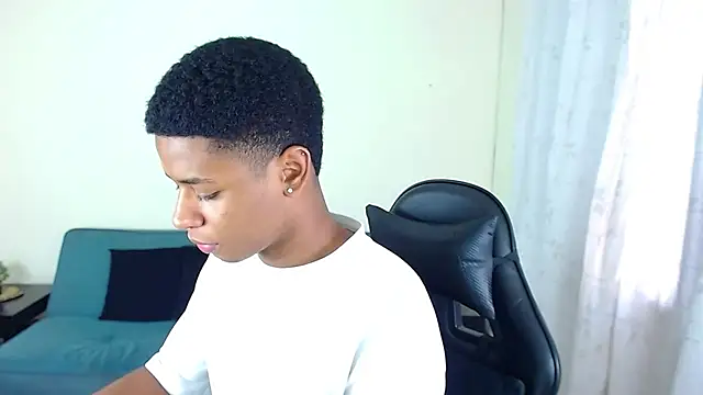 liiam3 online show from March 3, 9:00 pm