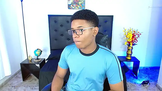 liiam3 online show from April 8, 8:54 pm