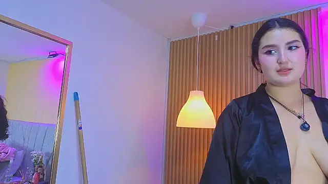 zoe moon   online show from March 13, 1:54 am