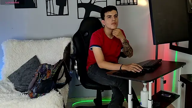 Snapshot of nico_pelusa chatting on February 27, 9:47 pm nico pelusa online show from February 27, 9:47 pm