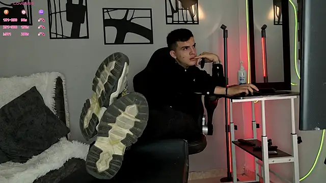 nico pelusa online show from April 2, 2:02 pm