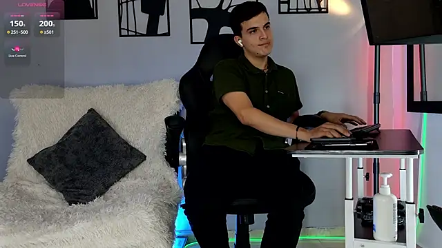 Snapshot of nico_pelusa chatting on February 28, 7:57 pm nico pelusa online show from February 28, 7:57 pm