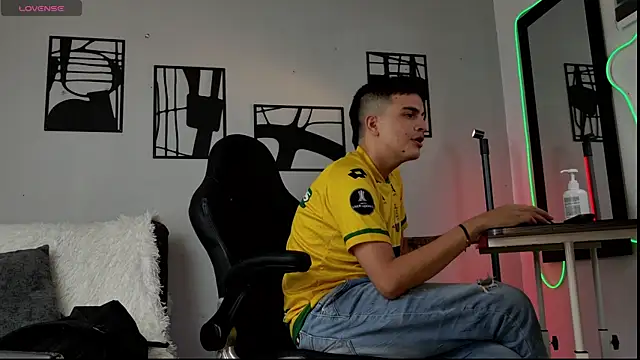 nico pelusa online show from April 13, 8:57 pm