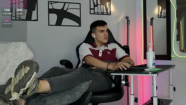 nico pelusa online show from March 31, 11:12 am