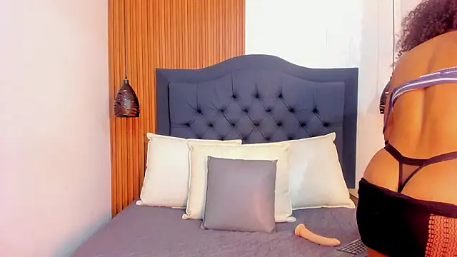 Curly cataleya online show from March 1, 1:00 pm