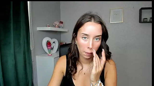 Snapshot of AdeleSolo chatting on July 14, 12:33 pm AdeleSolo online show from July 14, 12:33 pm