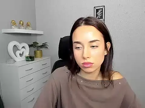 AdeleSolo online show from February 19, 1:30 pm