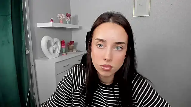 AdeleSolo online show from April 1, 5:31 am