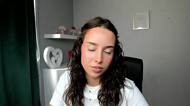 Snapshot of AdeleSolo chatting on June 22, 12:35 pm AdeleSolo online show from June 22, 12:35 pm