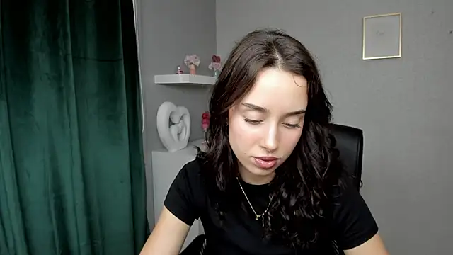 Snapshot of AdeleSolo chatting on June 10, 6:25 am AdeleSolo online show from June 10, 6:25 am