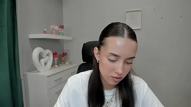 AdeleSolo online show from April 15, 5:35 am