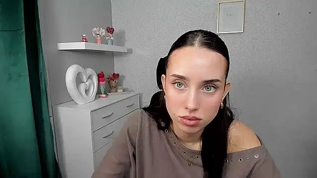 AdeleSolo online show from April 3, 5:36 am