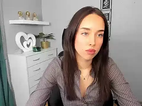 AdeleSolo online show from February 18, 6:55 am