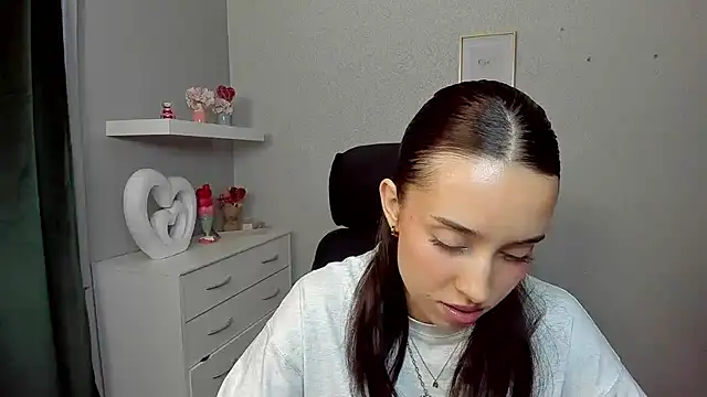 AdeleSolo online show from April 9, 5:42 am