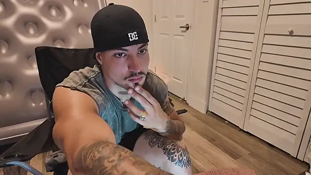Alejandrosolerxxx online show from March 7, 8:25 pm