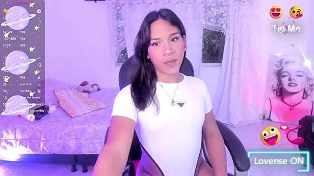 Snapshot of Andrea-Fox chatting on February 21, 11:34 am Andrea-Fox online show from February 21, 11:34 am