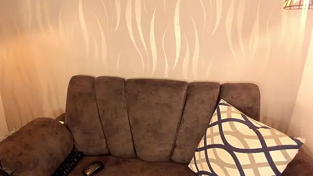 Snapshot of dalila_sweett chatting on February 18, 7:32 pm dalila sweett online show from February 18, 7:32 pm