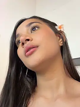 Snapshot of AlessiaVallmont chatting on February 20, 7:16 pm AlessiaVallmont online show from February 20, 7:16 pm