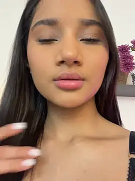 Snapshot of AlessiaVallmont chatting on February 24, 7:04 pm AlessiaVallmont online show from February 24, 7:04 pm