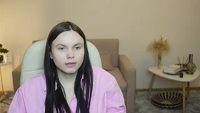 Snapshot of LeilaErcolani chatting on February 17, 2:03 pm LeilaErcolani online show from February 17, 2:03 pm