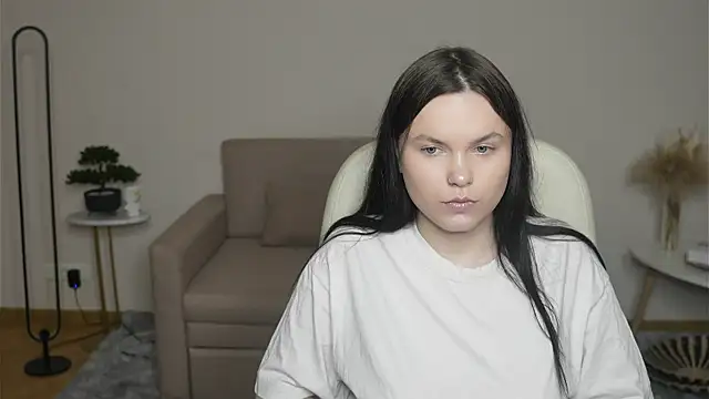 Snapshot of LeilaErcolani chatting on February 20, 12:51 pm LeilaErcolani online show from February 20, 12:51 pm