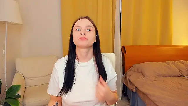 Snapshot of LeilaErcolani chatting on March 4, 8:38 pm LeilaErcolani online show from March 4, 8:38 pm