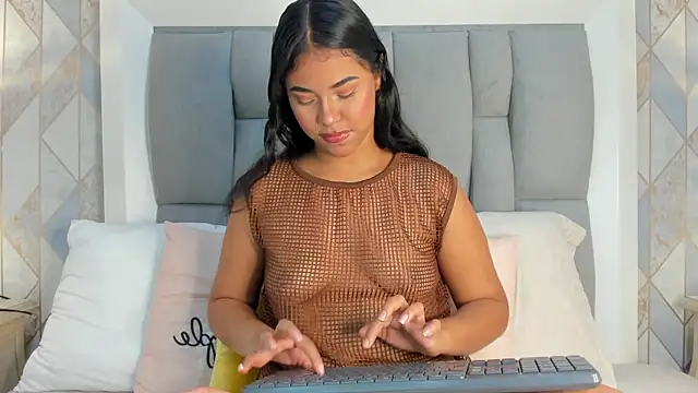 kendall queen   online show from February 24, 11:55 am